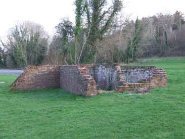 Remains of an ammunition dump@75.jpg (300758 bytes)